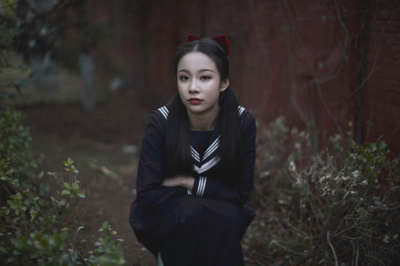 日系户外公园穿jk校服的少女图片