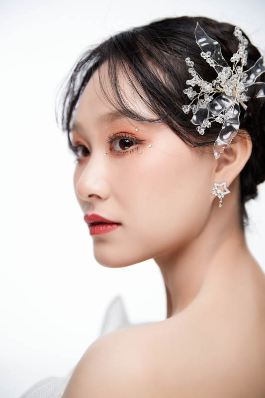 女性婚纱妆面图片