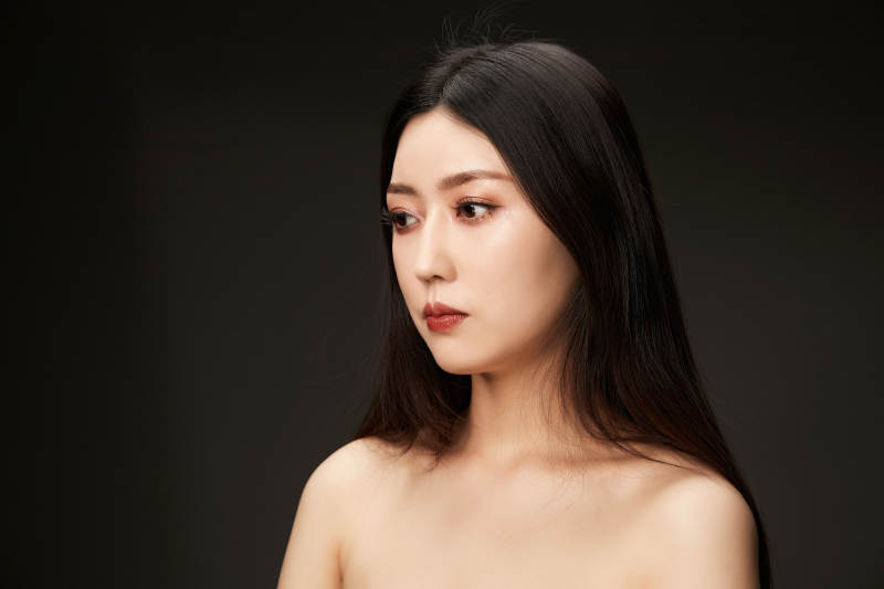 时尚亚洲女性婚纱妆面彩妆图片