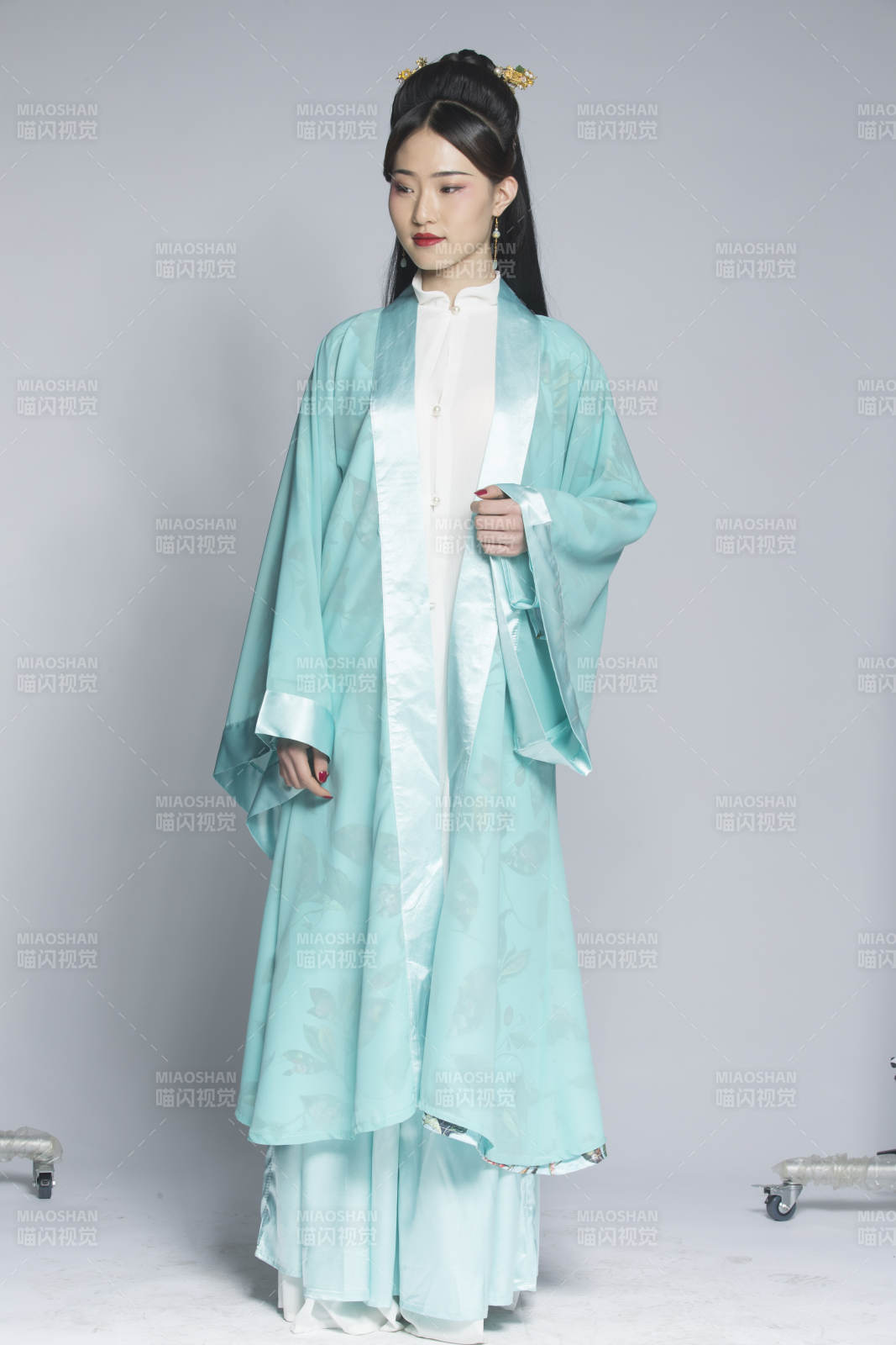 汉服风韵人像棚拍汉服少女图片