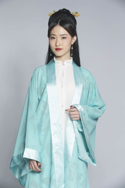 汉服风韵人像棚拍汉服少女图片