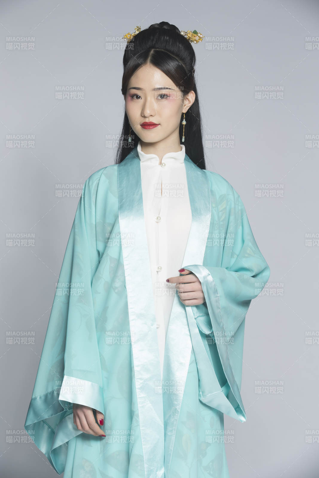 汉服风韵人像棚拍汉服少女图片