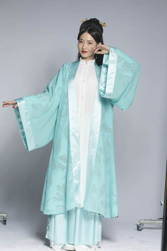 汉服风韵人像棚拍汉服少女图片