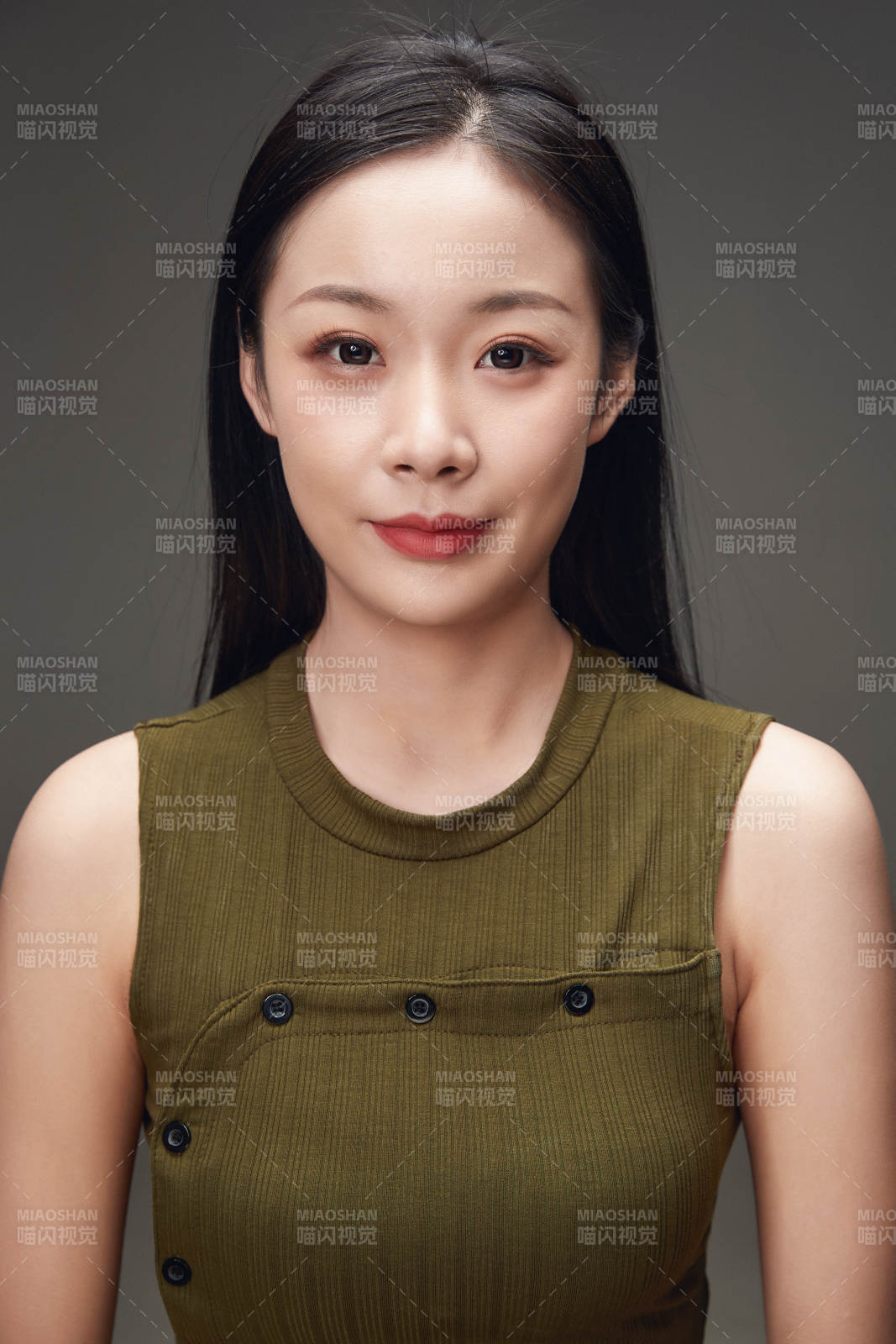 亚洲美女面部特写化妆护肤图片