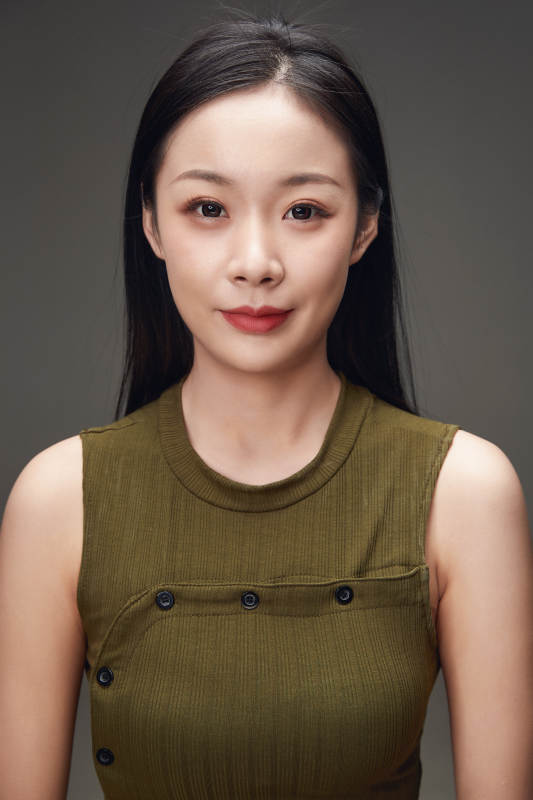 亚洲美女面部特写化妆护肤图片