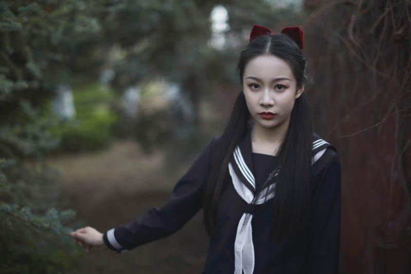 日系户外公园穿jk校服的少女图片