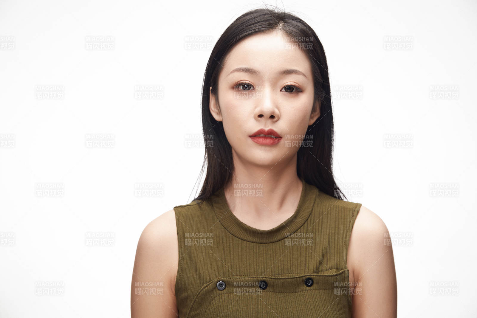 亚洲美女面部特写化妆护肤图片