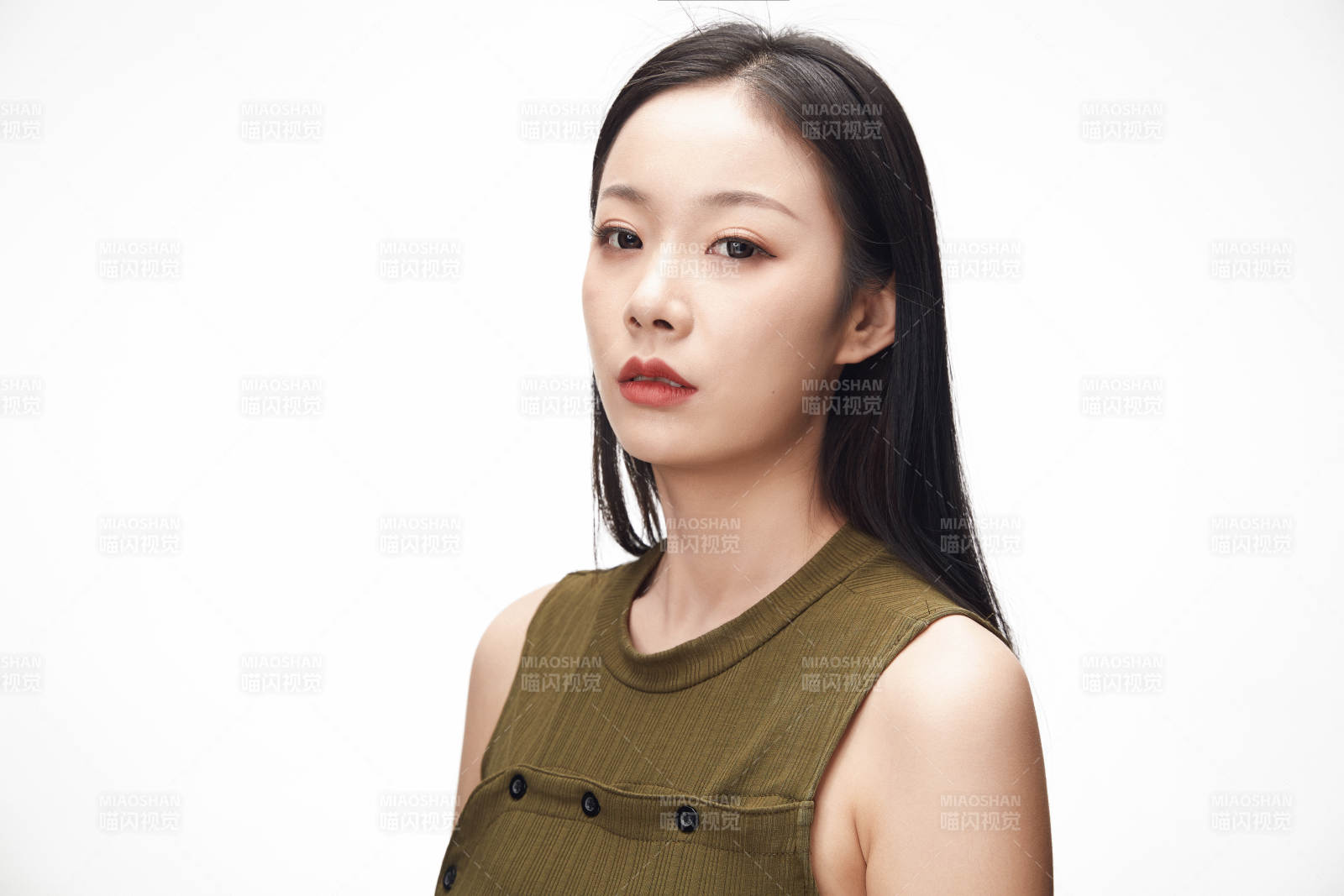 亚洲美女面部特写化妆护肤图片