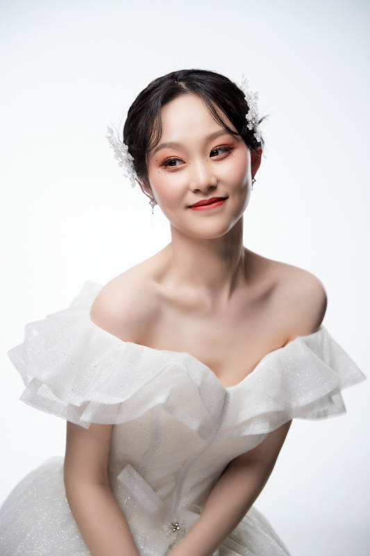 女性婚纱妆面图片