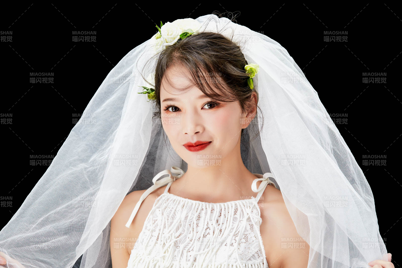 黑色背景下的美妆新娘彩妆人像图片