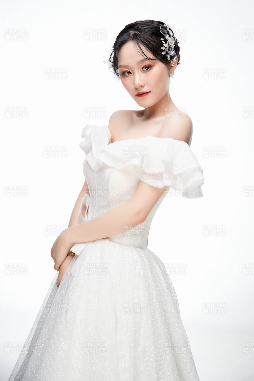 女性婚纱妆面图片