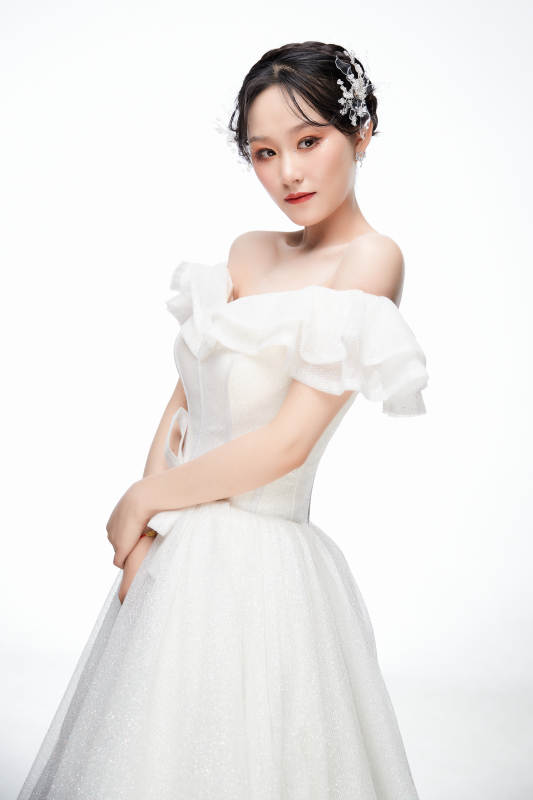 女性婚纱妆面图片