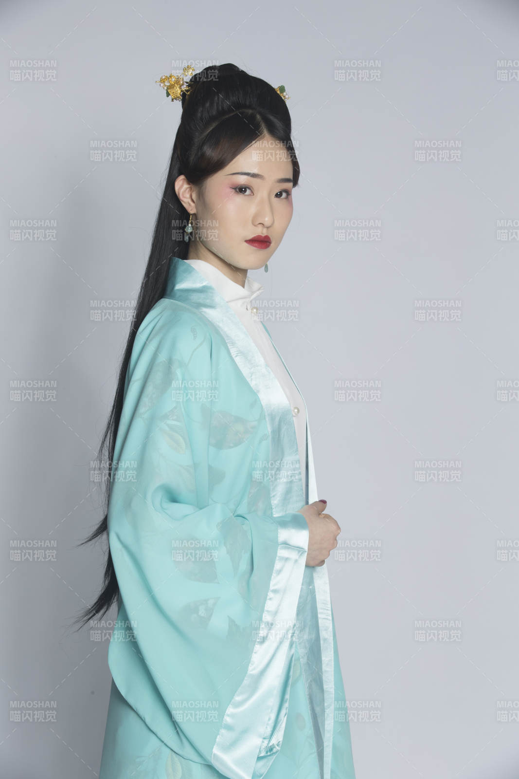 汉服风韵人像棚拍汉服少女图片
