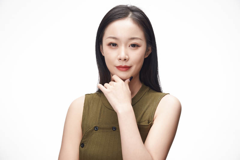 亚洲美女面部特写化妆护肤图片