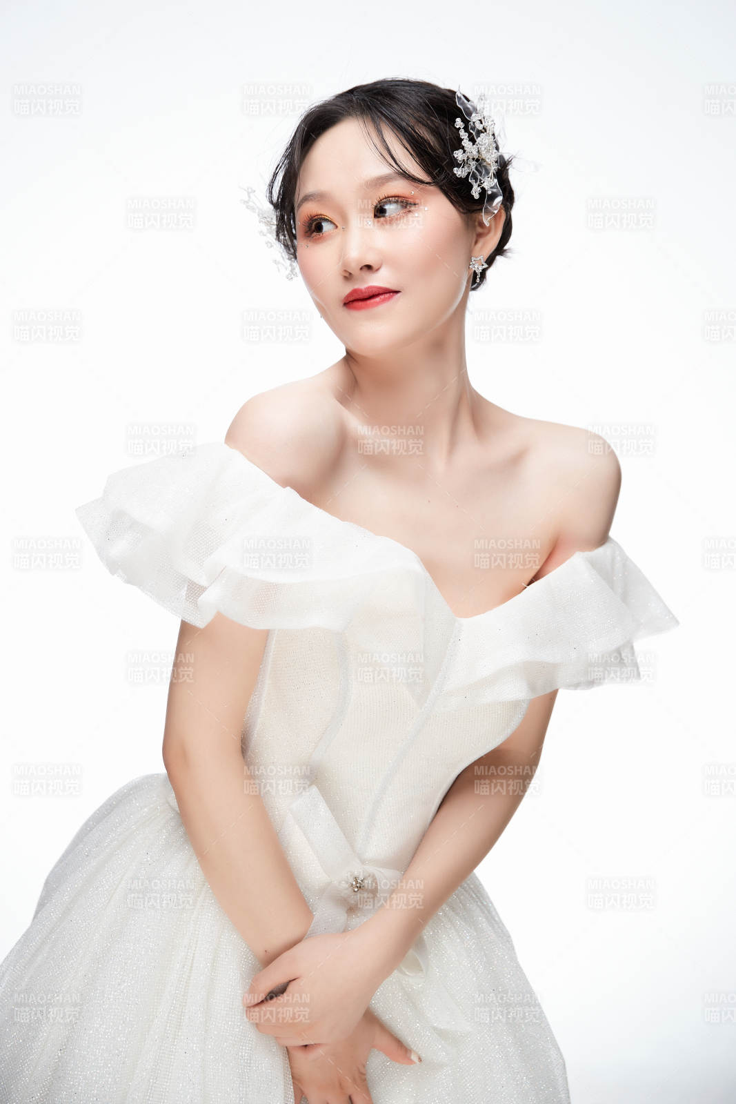 女性婚纱妆面图片