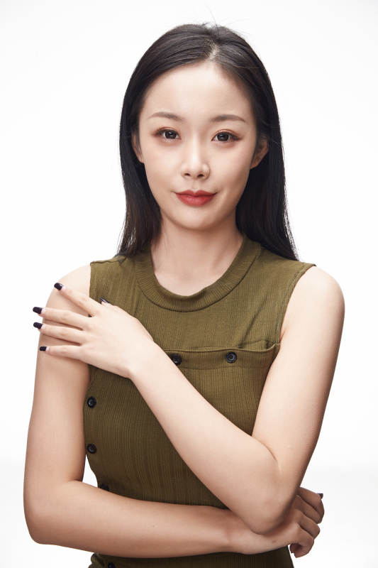 亚洲美女面部特写化妆护肤图片