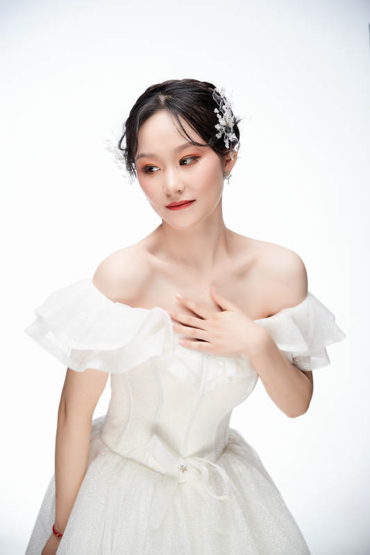 女性婚纱妆面图片