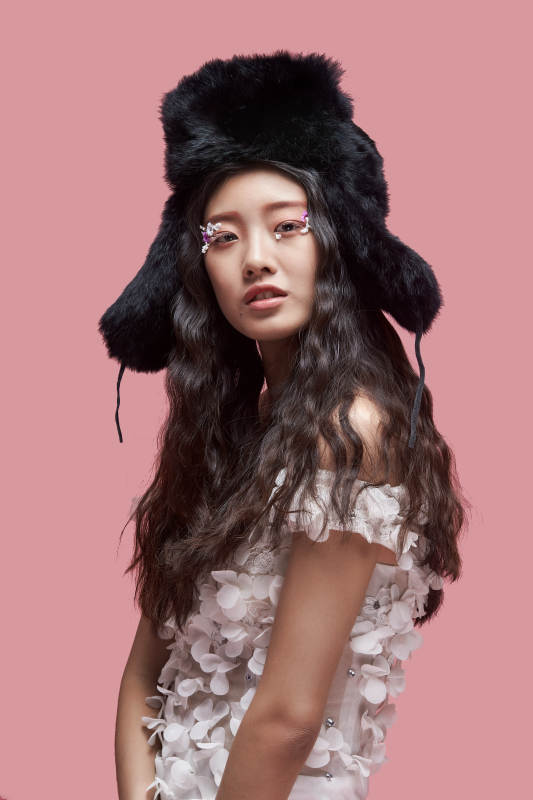 时尚彩妆女性妆面半身像图片