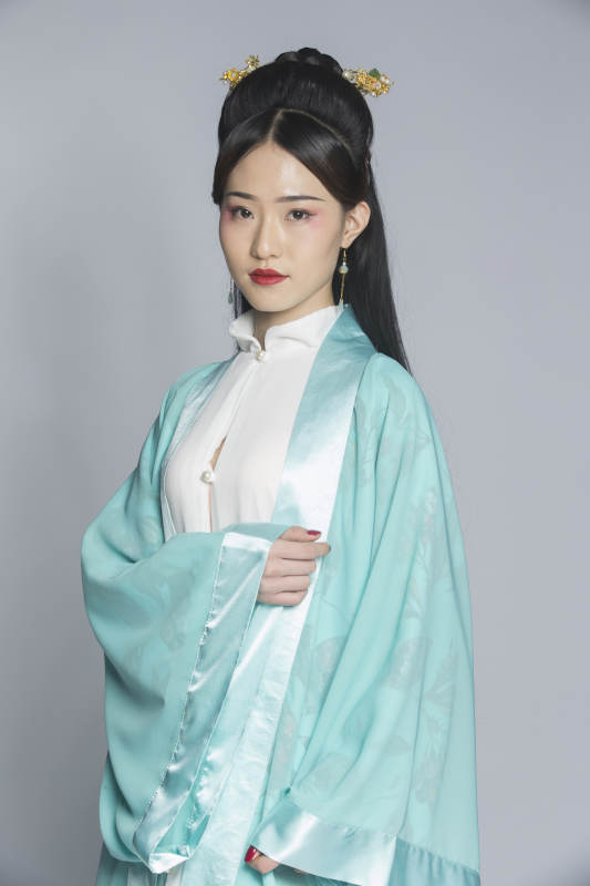汉服风韵人像棚拍汉服少女图片