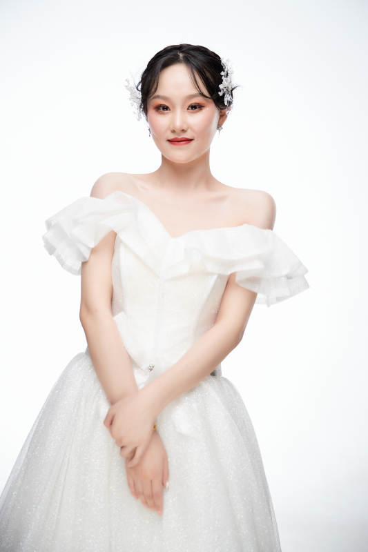 女性婚纱妆面图片