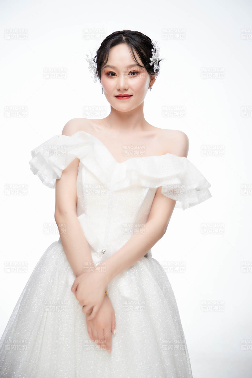 女性婚纱妆面图片