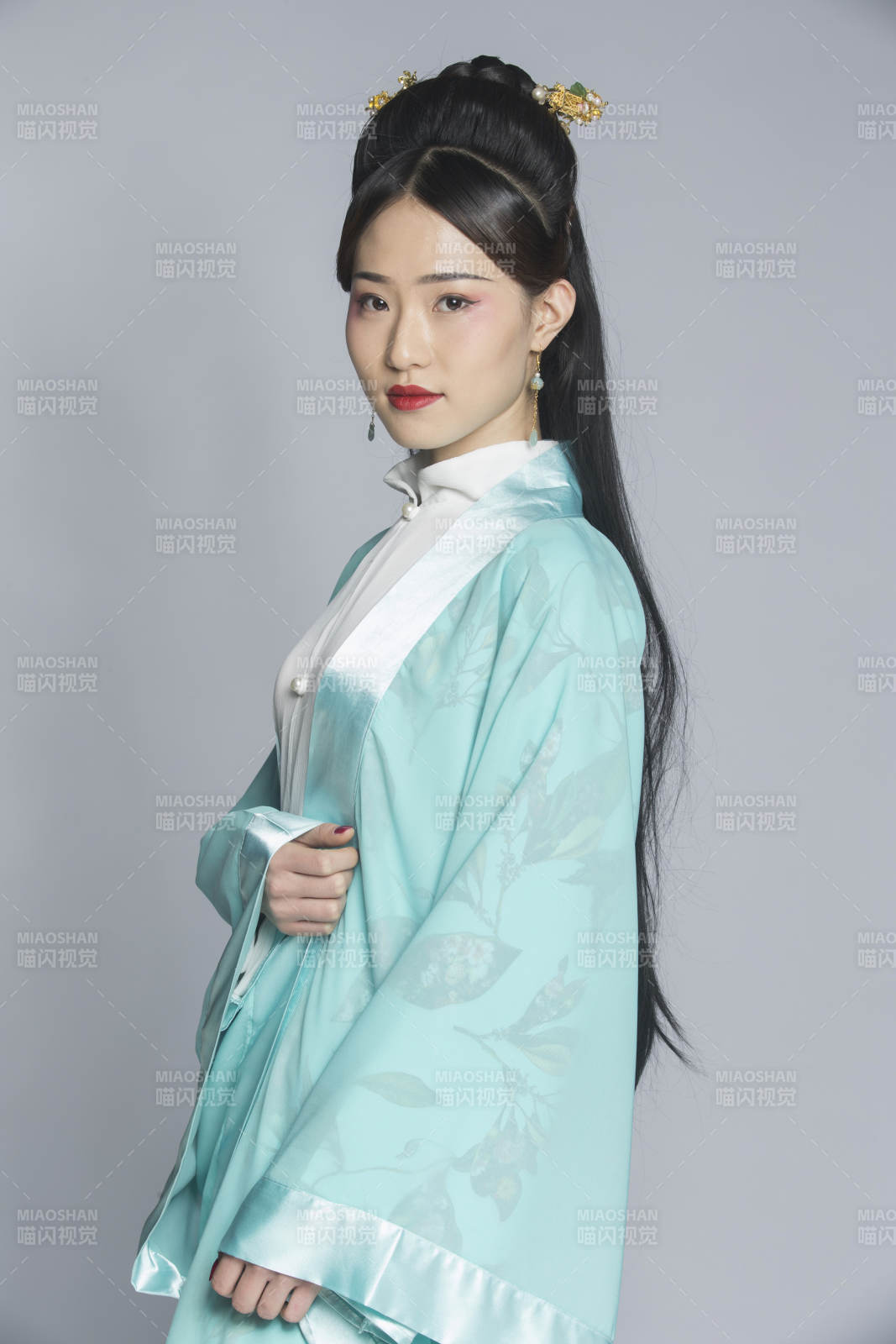 汉服风韵人像棚拍汉服少女图片