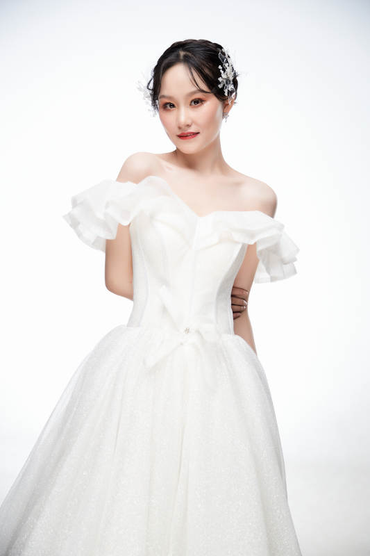 女性婚纱妆面图片