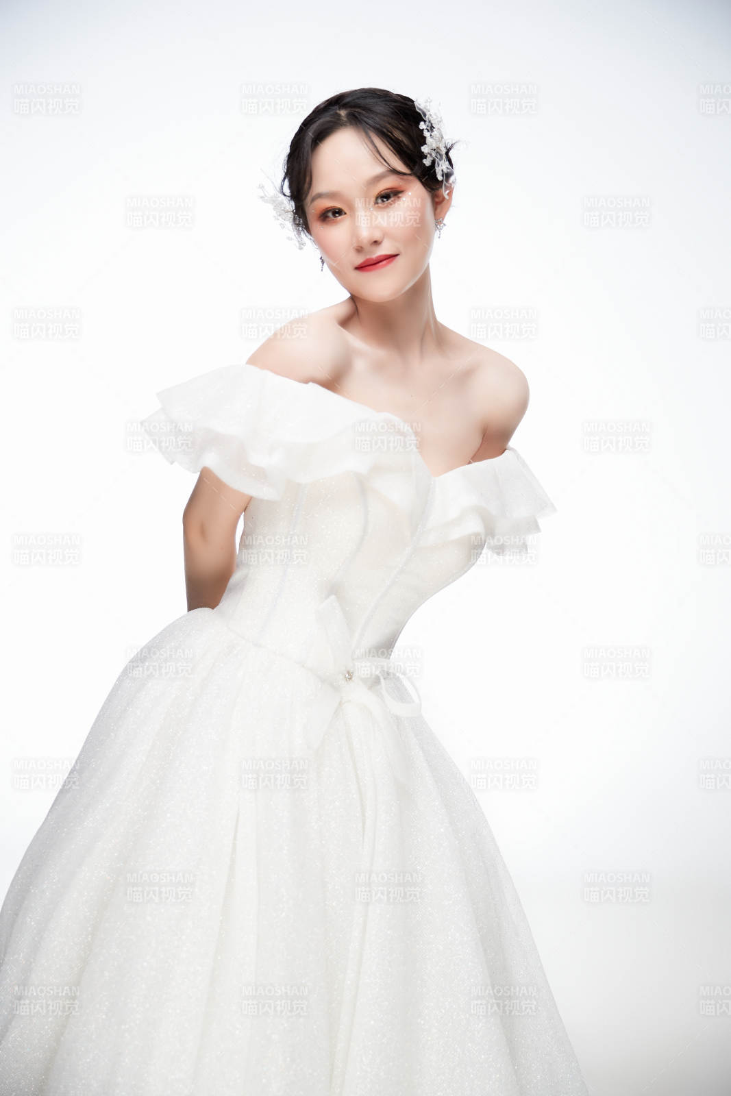 女性婚纱妆面图片