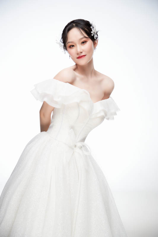 女性婚纱妆面图片