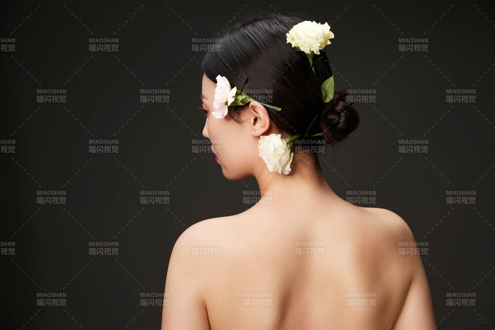 时尚亚洲女性婚纱妆面彩妆图片