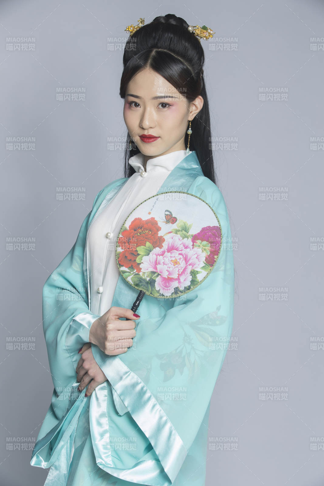 汉服风韵人像棚拍汉服少女图片