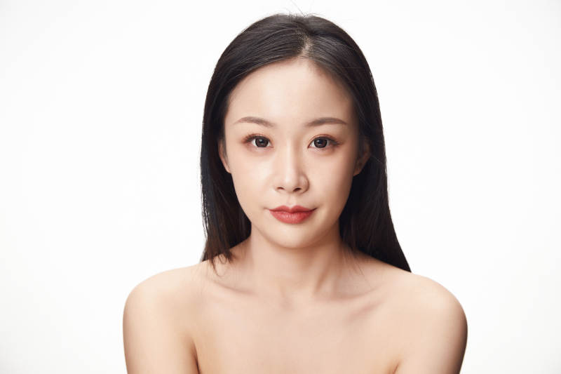 亚洲美女面部特写化妆护肤图片