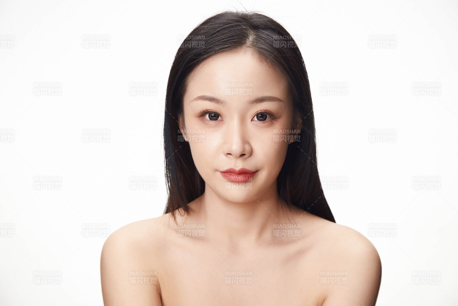 亚洲美女面部特写化妆护肤图片