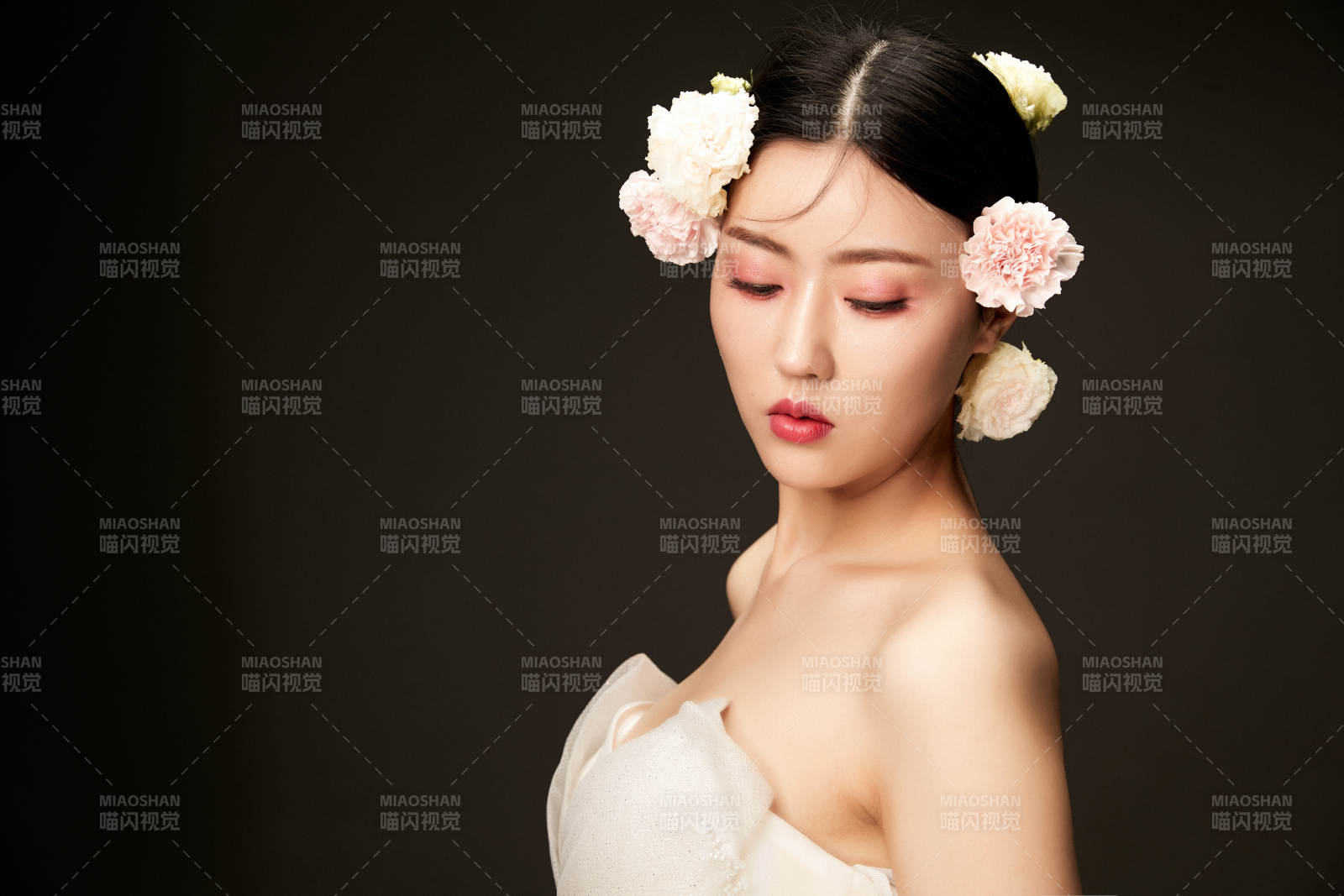 时尚亚洲女性婚纱妆面彩妆图片