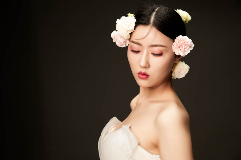 时尚亚洲女性婚纱妆面彩妆图片