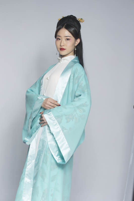 汉服风韵人像棚拍汉服少女图片