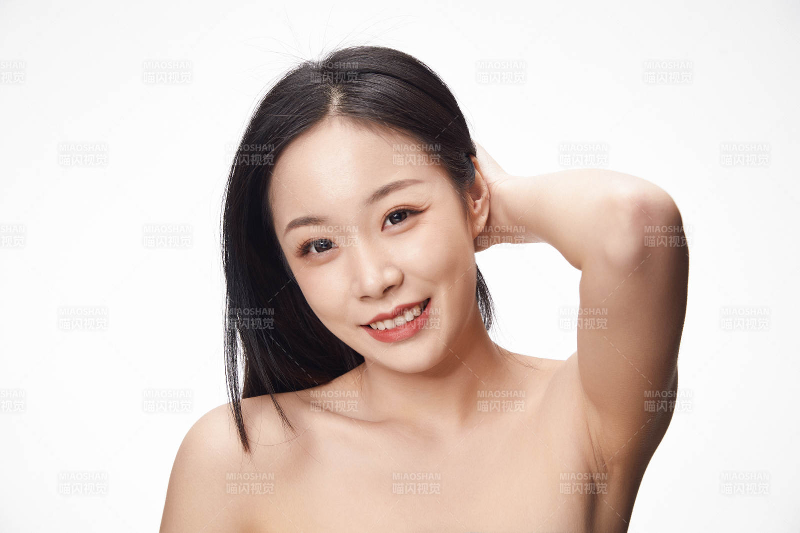 亚洲美女面部特写化妆护肤图片