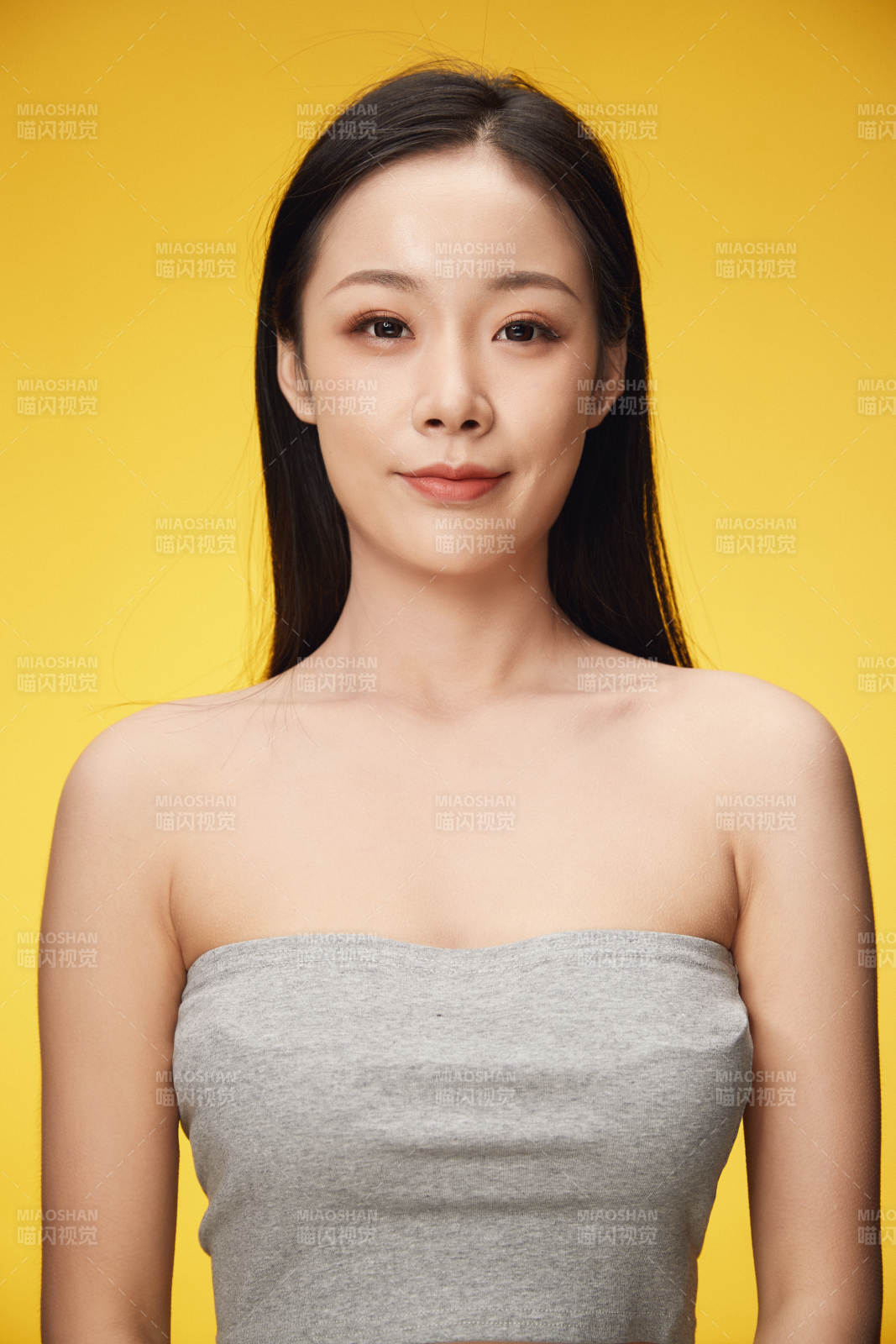 亚洲美女面部特写化妆护肤图片
