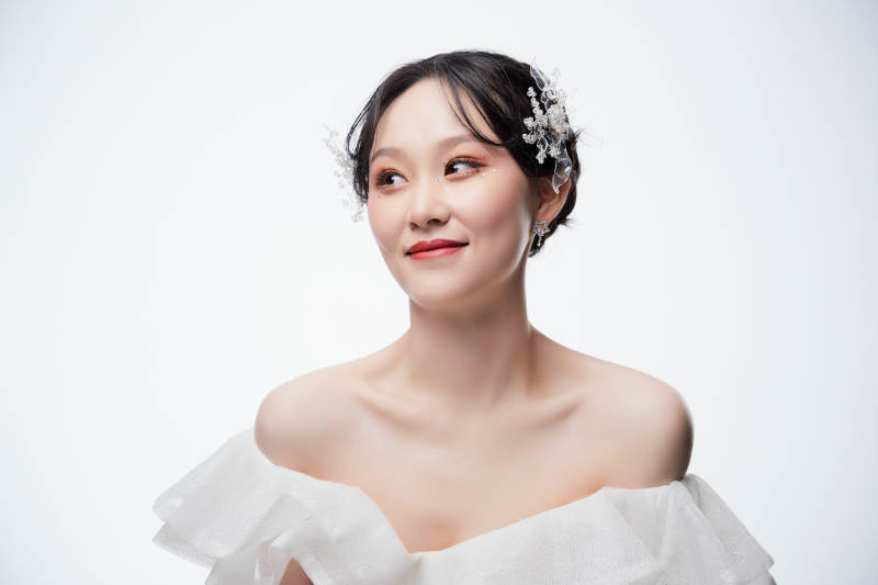 女性婚纱妆面图片