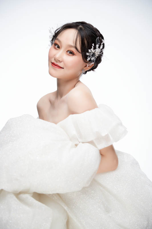 女性婚纱妆面图片