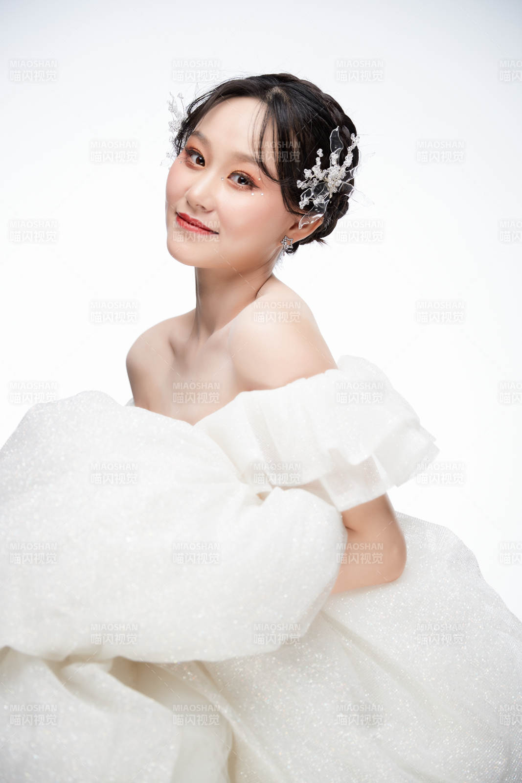 女性婚纱妆面图片