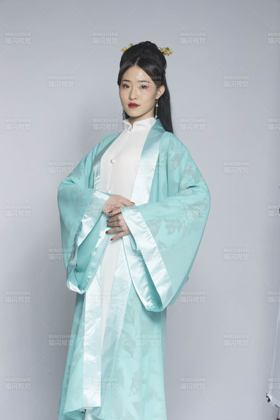 汉服风韵人像棚拍汉服少女图片