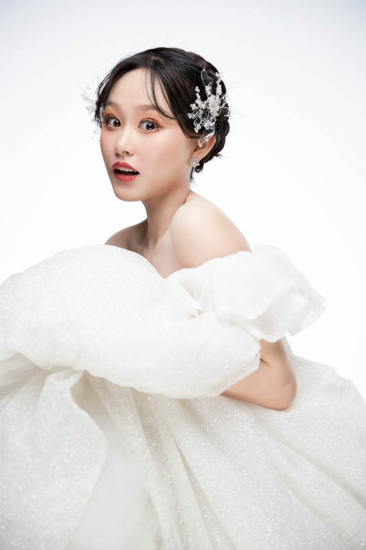 女性婚纱妆面图片