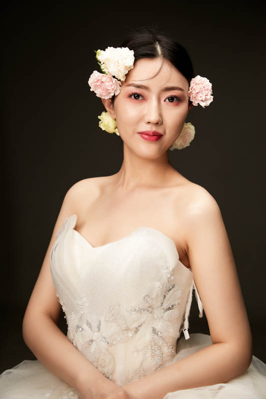 时尚亚洲女性婚纱妆面彩妆图片