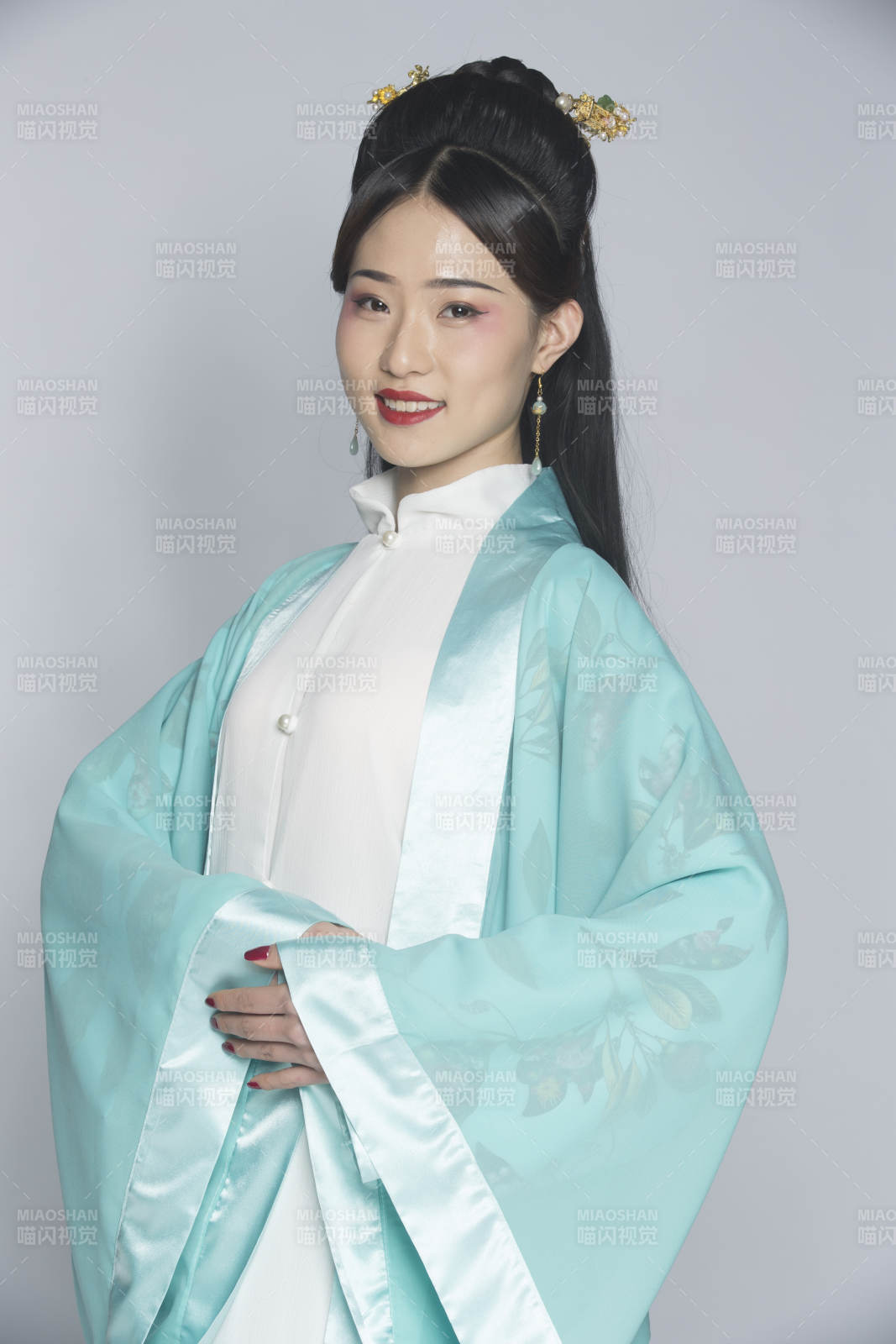 汉服风韵人像棚拍汉服少女图片