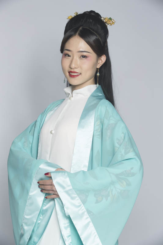 汉服风韵人像棚拍汉服少女图片