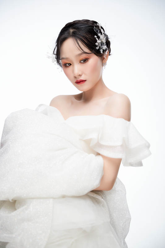 女性婚纱妆面图片