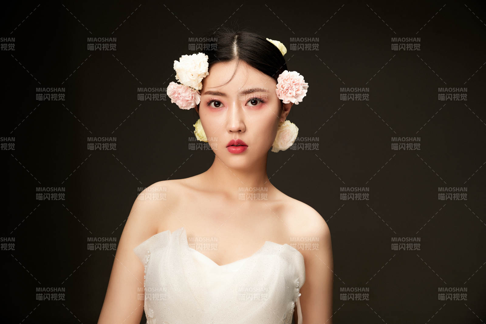 时尚亚洲女性婚纱妆面彩妆图片