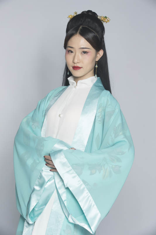 汉服风韵人像棚拍汉服少女图片