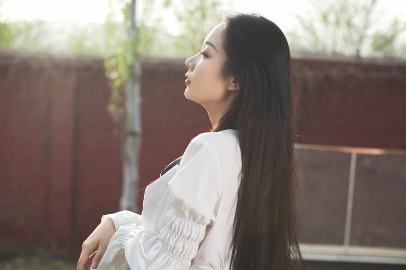 日系户外公园穿jk校服的少女图片